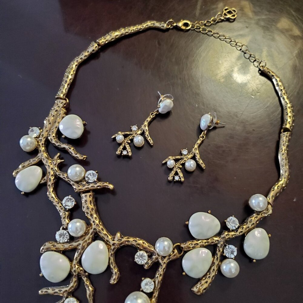Oscar de la Renta Style Coral Necklace Pearls Crystals, Necklace & Earrings Set - Picture 2 of 4
